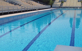 Общественный переливной бассейн Олимпиада 2004