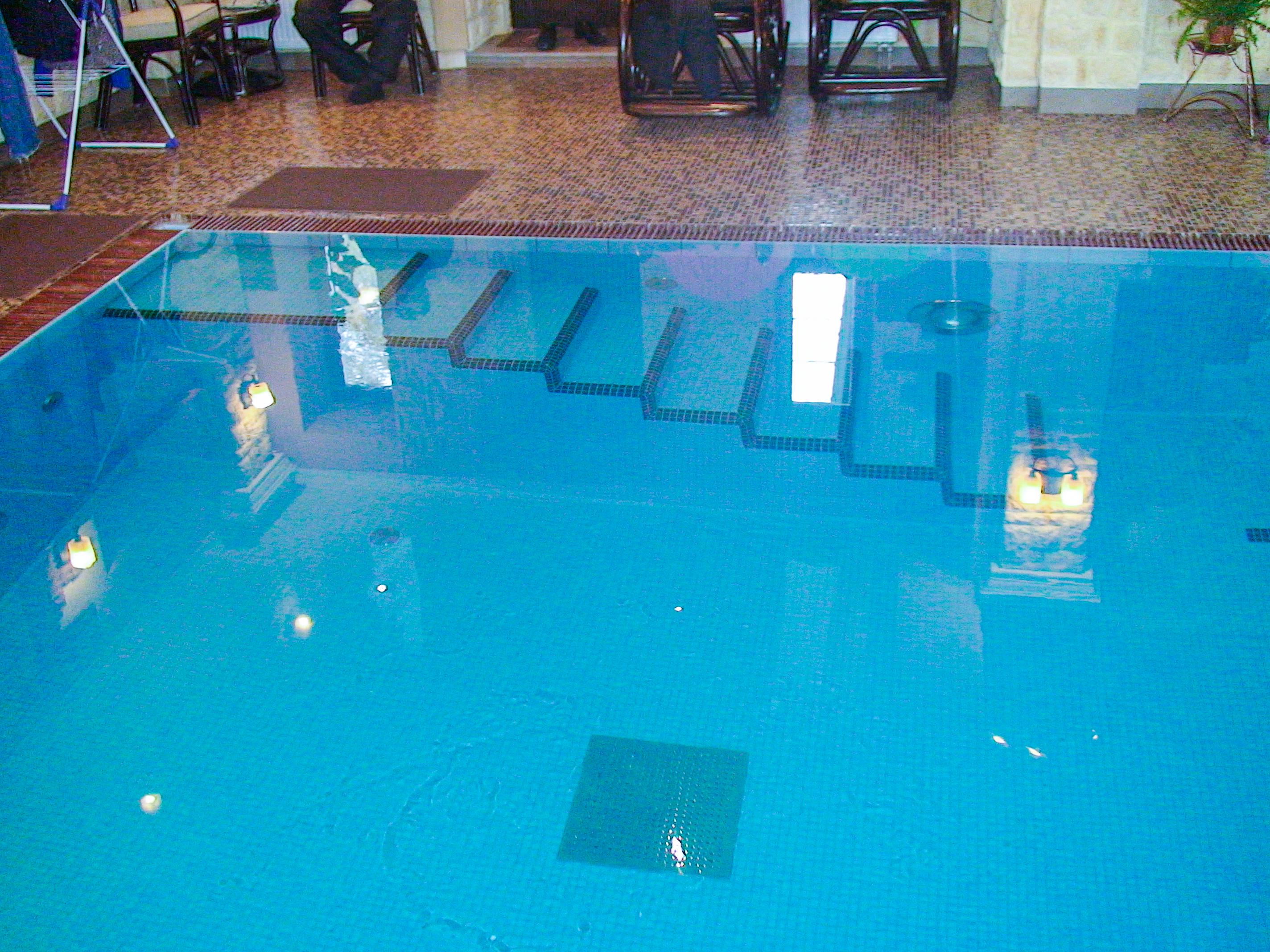 Частный переливной бассейн в Дубровке